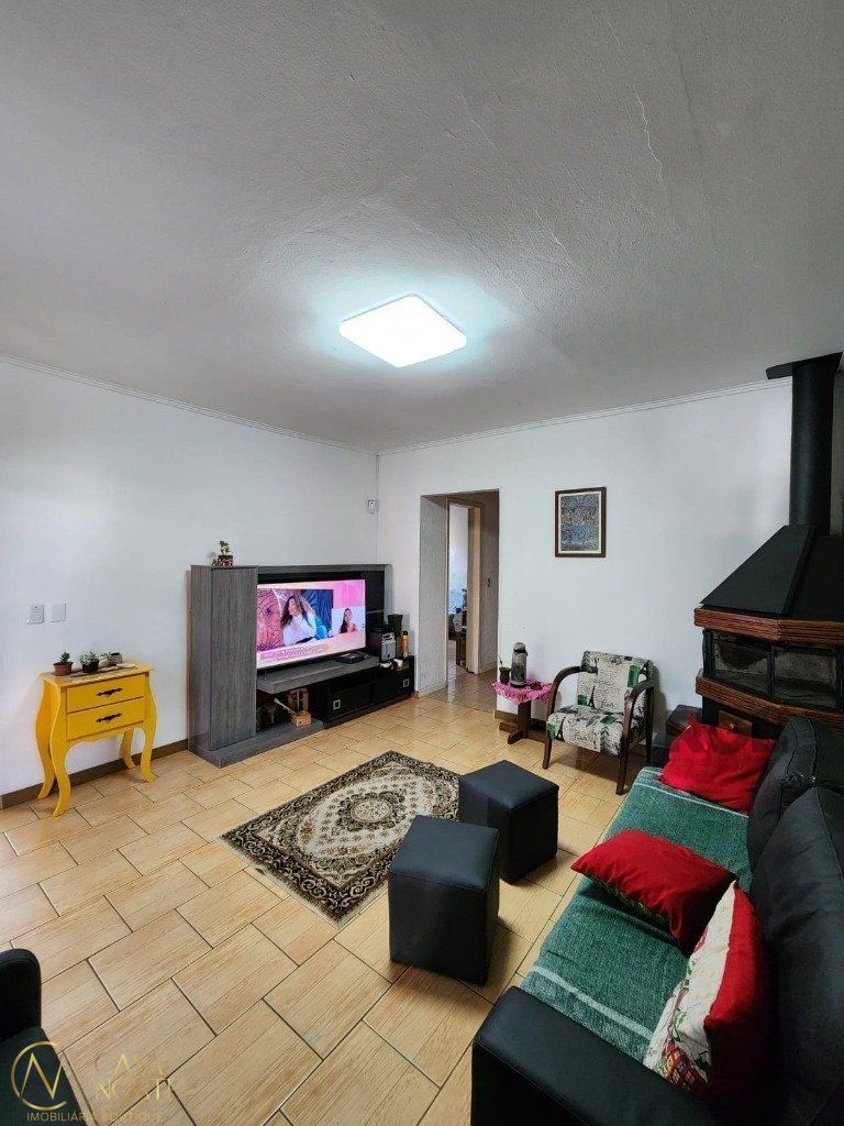 Casa à venda com 3 quartos, 152m², 3 vagas, Rua Ênio de Souza no bairro Vila Nova em Porto Alegre