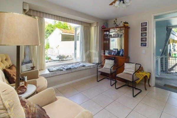 Casa à venda com 3 quartos, 227m², 1 suíte, 4 vagas, Rua Placido de Castro no bairro Azenha em Porto Alegre