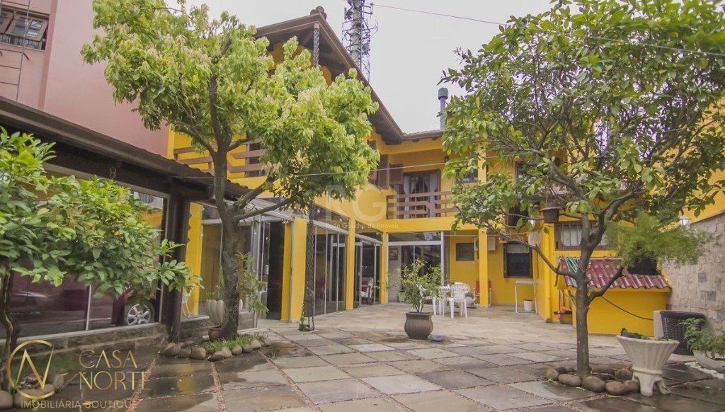 Casa à venda com 3 quartos, 252m², 1 suíte, 3 vagas, Rua Lola de Oliveira no bairro Parque Santa Fé em Porto Alegre