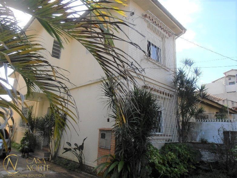Casa à venda com 3 quartos, 159m², 3 vagas, Rua Visconde do Herval no bairro Menino Deus em Porto Alegre