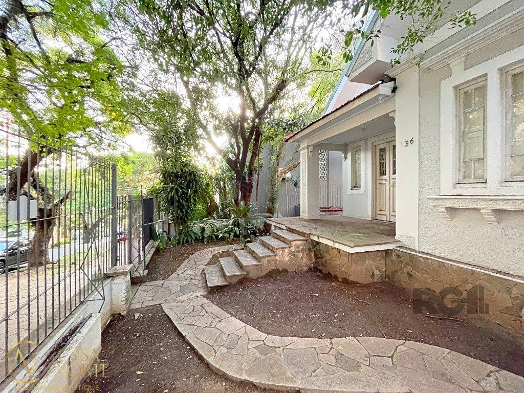 Casa à venda com 2 quartos, 187m², 20 vagas, Rua Felipe de Oliveira no bairro Petrópolis em Porto Alegre