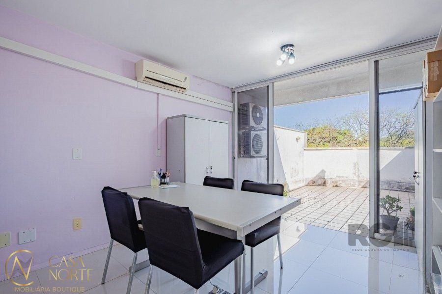 Sala Comercial à venda , 79m², Avenida Taquara no bairro Petrópolis em Porto Alegre