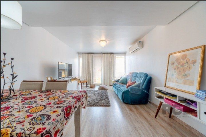 Casa de Condomínio à venda com 3 quartos, 152m², 1 suíte, 2 vagas, Rua Padre João Batista Reus no bairro Camaquã em Porto Alegre