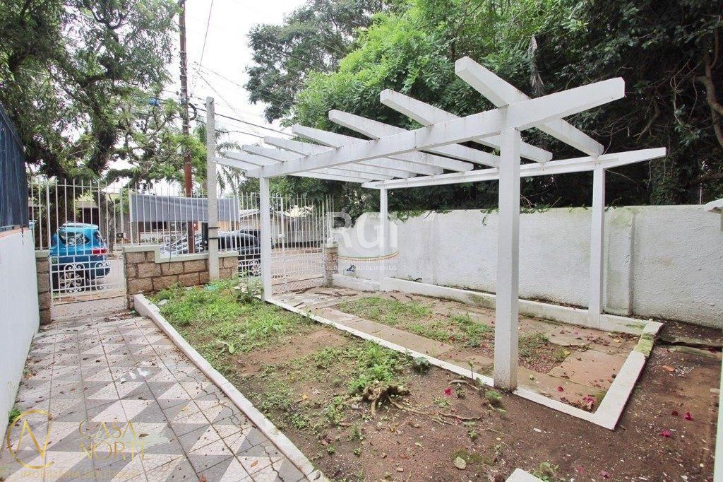 Casa à venda com 6 quartos, 300m², 8 vagas, Avenida Engenheiro Ludolfo Boehl no bairro Teresópolis em Porto Alegre