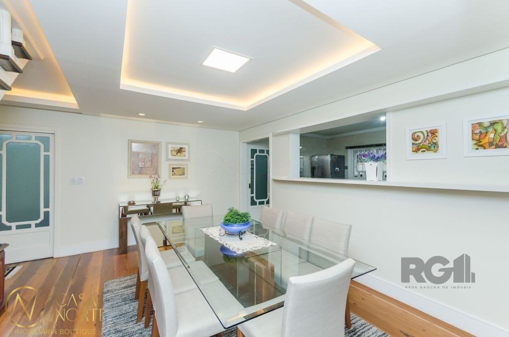 Casa à venda com 3 quartos, 379m², 2 suítes, 4 vagas, Rua Cassino no bairro Ipanema em Porto Alegre