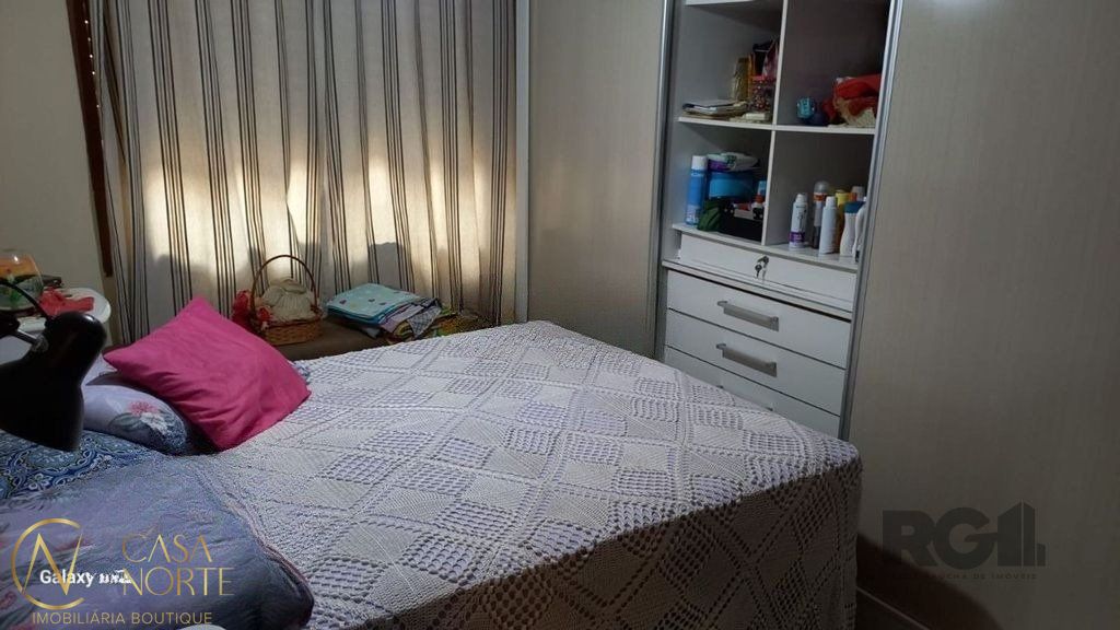 Casa à venda com 3 quartos, 200m², 2 vagas, Rua Vicenta Maria no bairro Rubem Berta em Porto Alegre