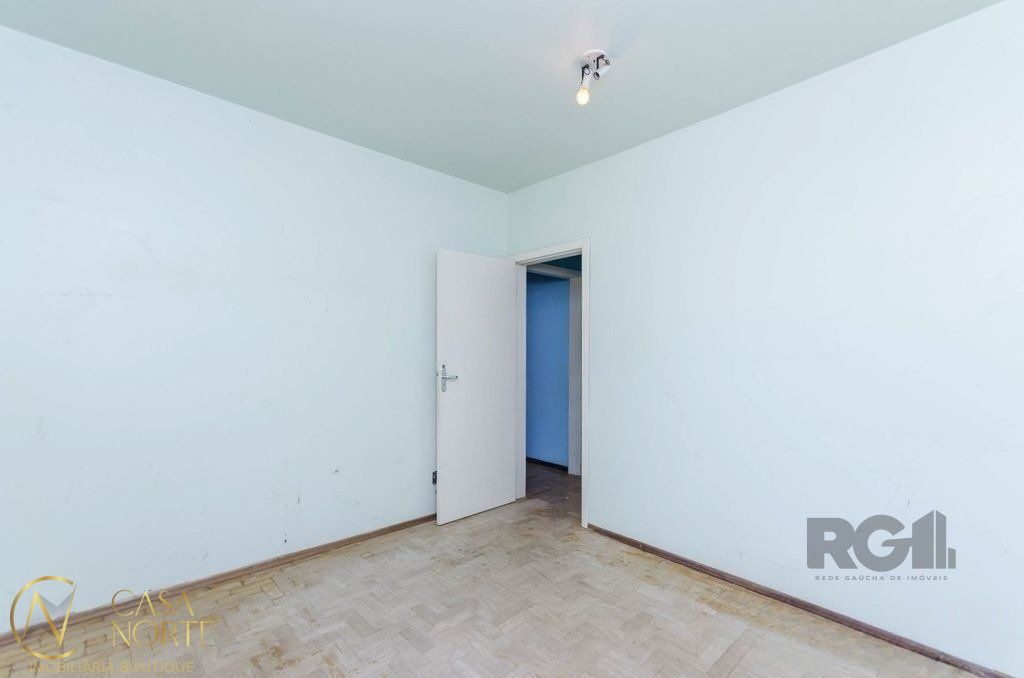 Casa à venda com 3 quartos, 318m², 3 vagas, Rua Santa Cruz no bairro Santa Tereza em Porto Alegre