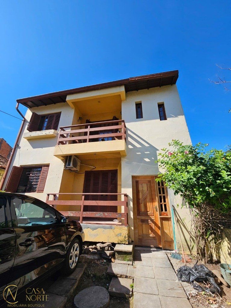 Casa à venda com 5 quartos, 248m², 2 vagas, Rua Octavio de Souza no bairro Teresópolis em Porto Alegre