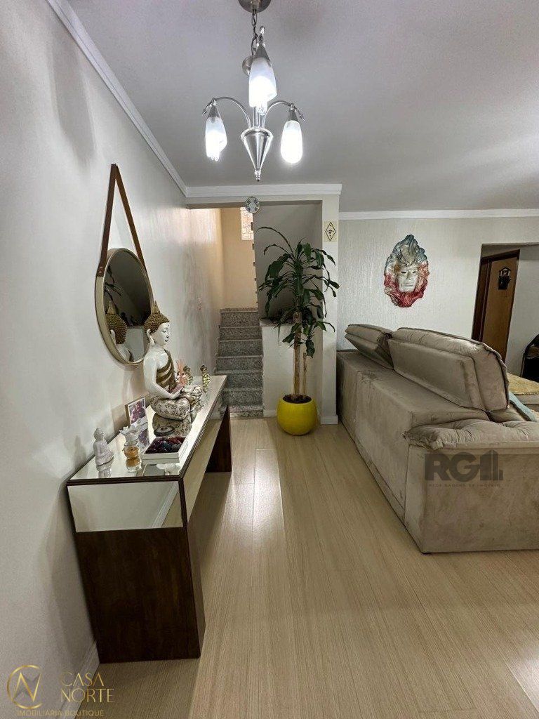 Casa à venda com 4 quartos, 160m², 1 vaga, Rua Sérgio Porto no bairro Farrapos em Porto Alegre
