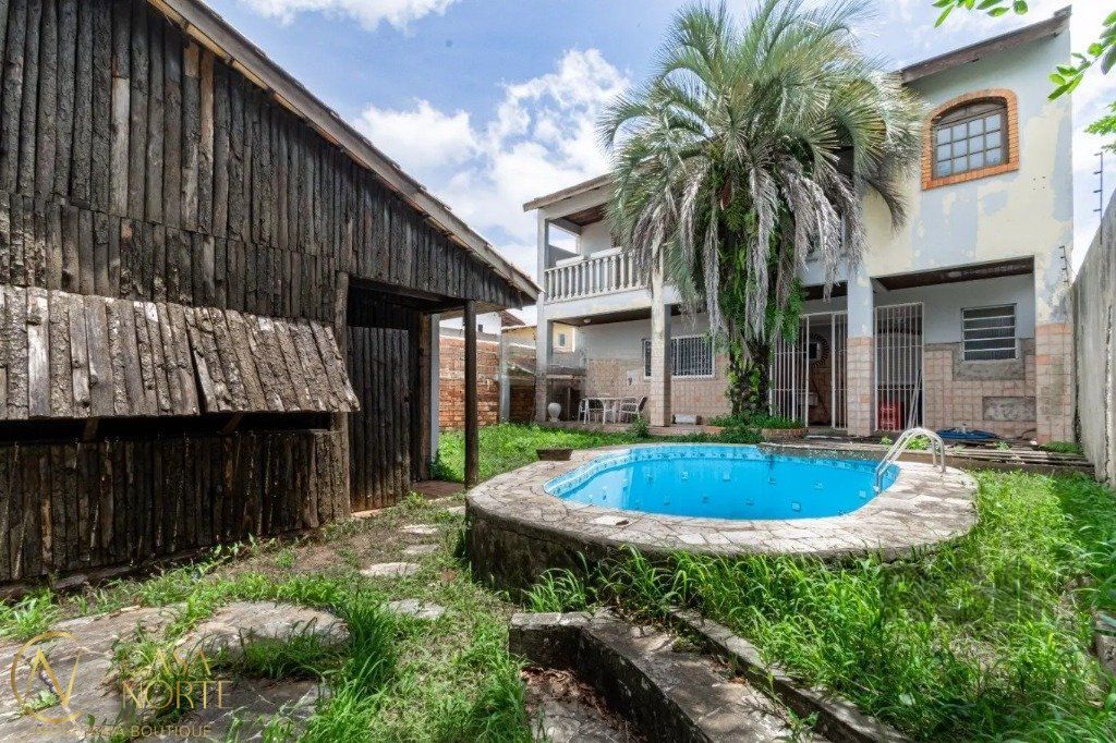 Casa à venda com 3 quartos, 286m², 2 vagas, Avenida Manoel Elias no bairro Jardim Leopoldina em Porto Alegre