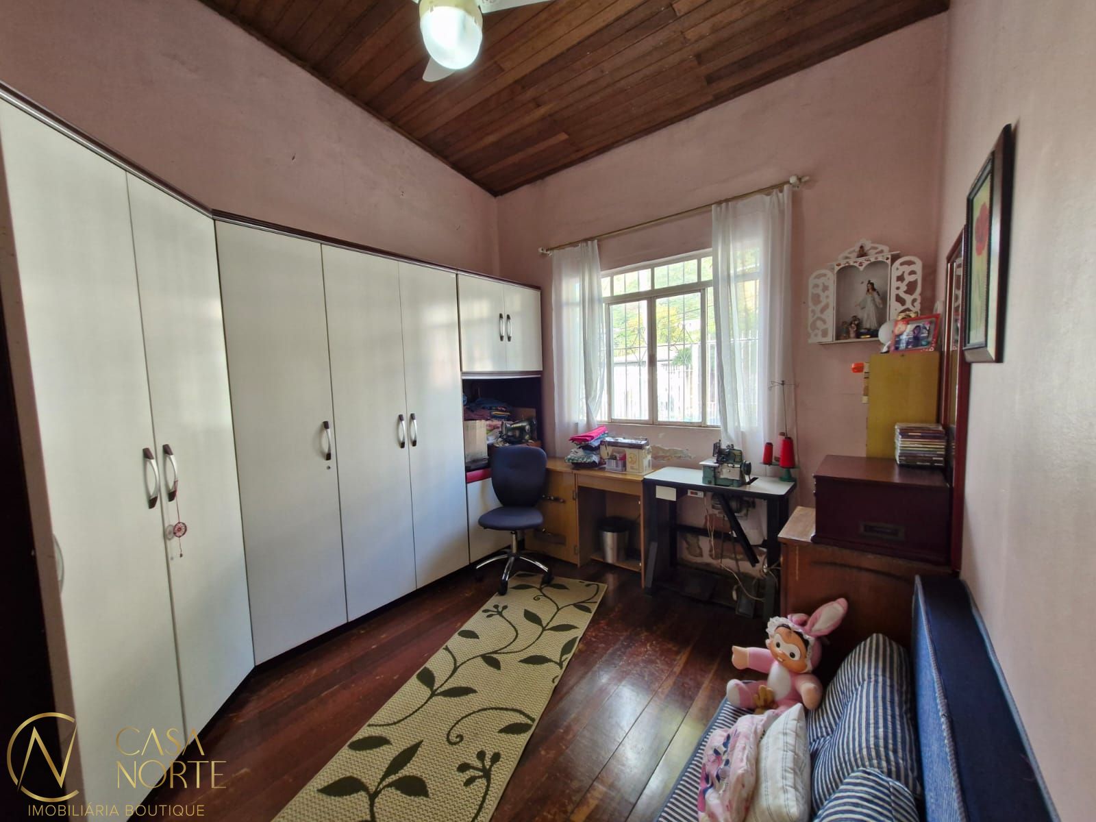 Casa à venda com 2 quartos, 60m², 2 vagas, Rua Intendente Alfredo Azevedo no bairro Glória em Porto Alegre
