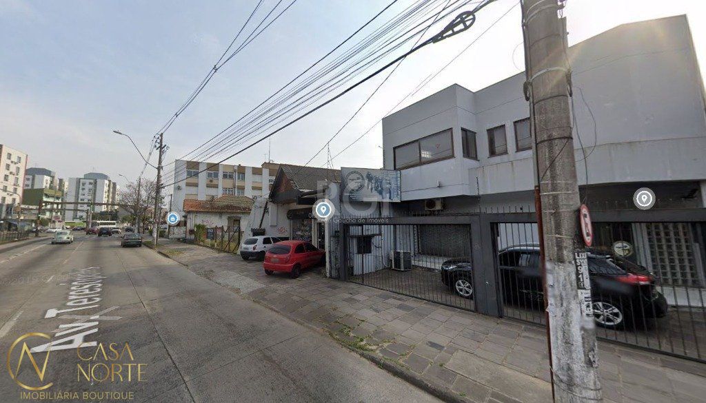 Casa à venda com 3 quartos, 400m², 2 vagas, Avenida Teresópolis no bairro Teresópolis em Porto Alegre