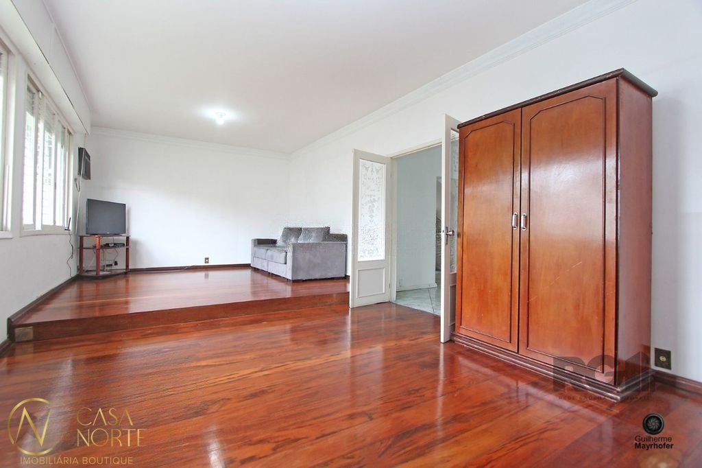 Casa à venda com 5 quartos, 790m², 5 suítes, 4 vagas, Rua Guilherme Alves no bairro Partenon em Porto Alegre