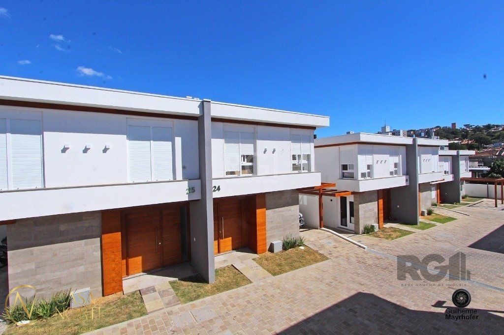 Casa de Condomínio à venda com 4 quartos, 218m², 3 suítes, 2 vagas, Avenida Clemenciano Barnasque no bairro Teresópolis em Porto Alegre