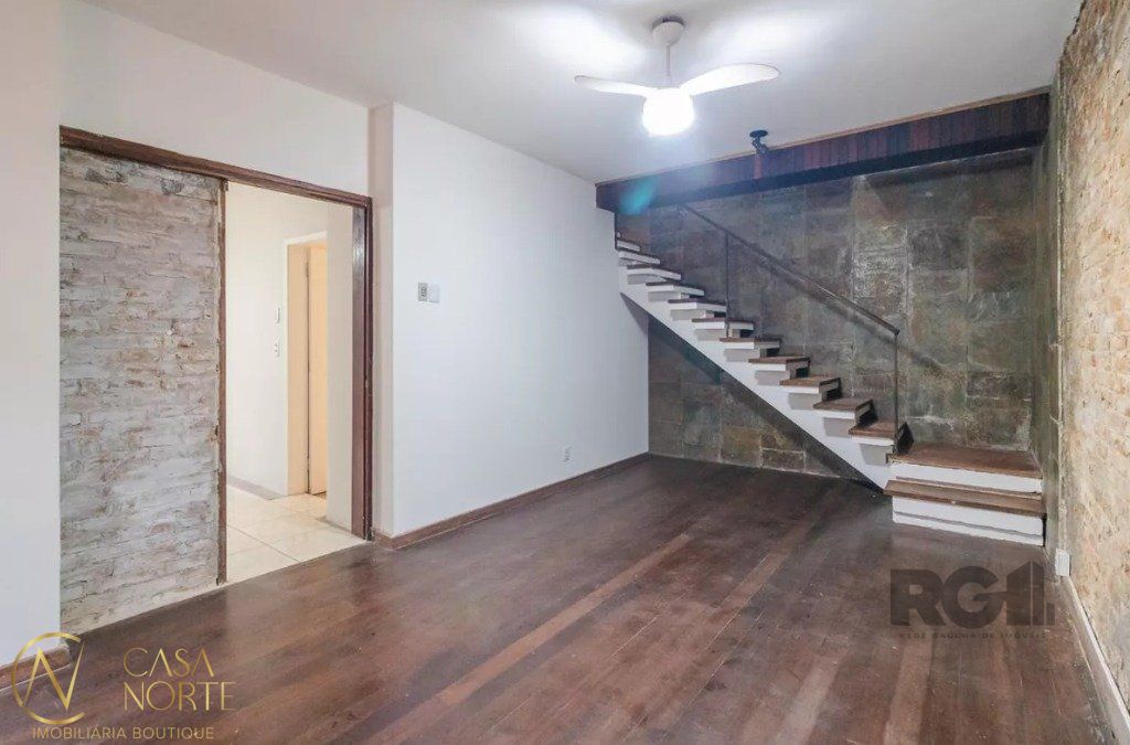 Casa à venda com 3 quartos, 160m², 1 suíte, 2 vagas, Rua Silverio Souto no bairro Teresópolis em Porto Alegre