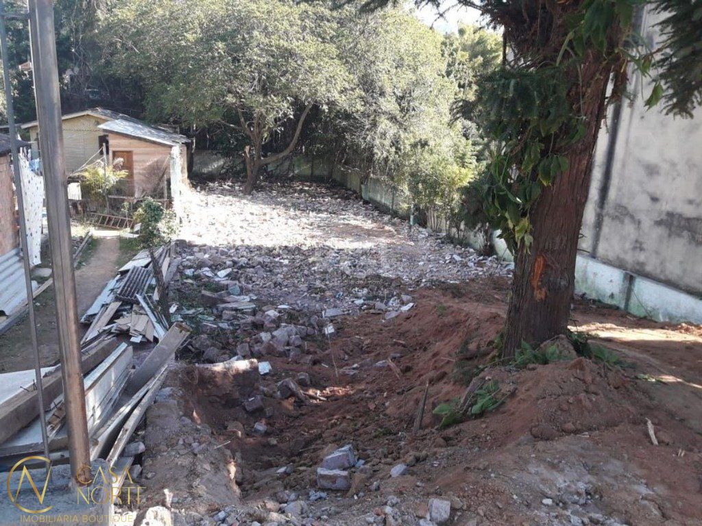 Terreno à venda  com 320m², Rua Silverio Souto no bairro Teresópolis em Porto Alegre