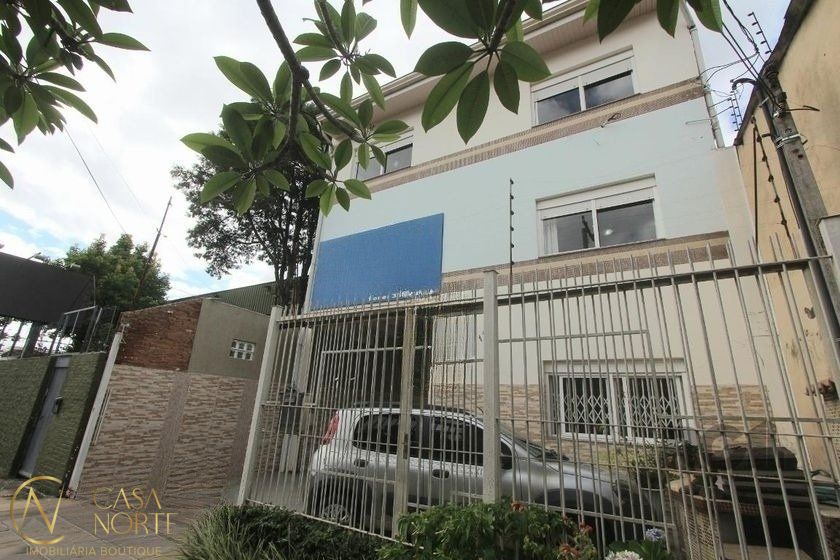 Casa à venda com 3 quartos, 368m², 1 suíte, 8 vagas, Rua Serro Azul no bairro Santa Maria Goretti em Porto Alegre