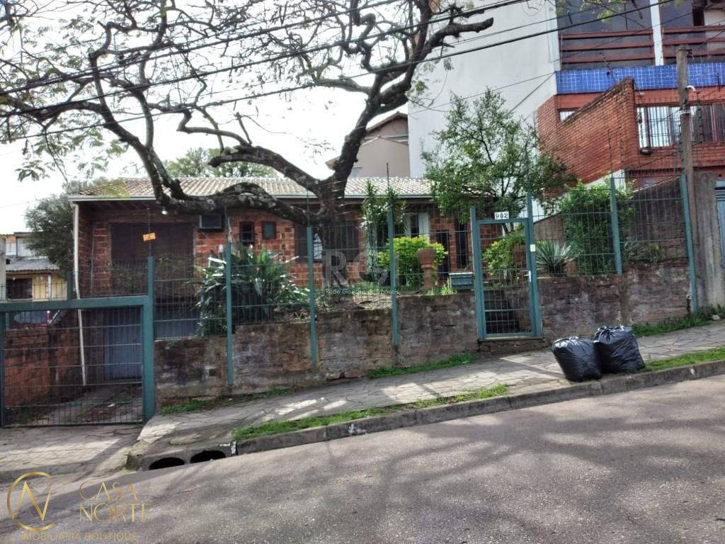 Casa à venda com 2 quartos, 140m², 1 suíte, 2 vagas, Rua Sepe Tiaraju no bairro Medianeira em Porto Alegre