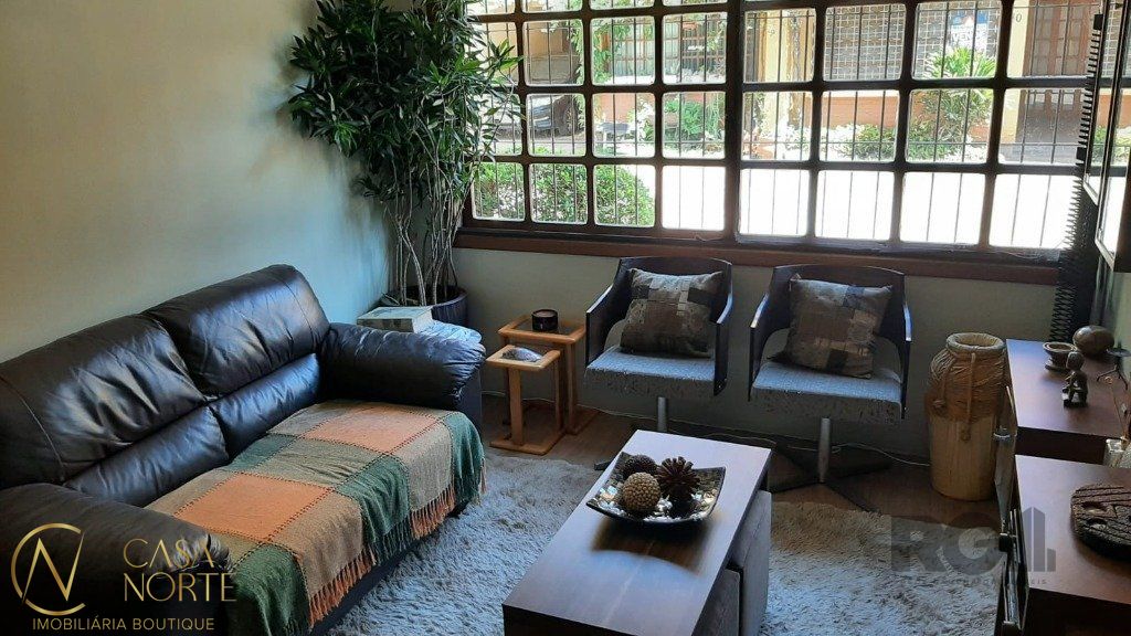 Casa de Condomínio à venda com 3 quartos, 117m², 1 suíte, 1 vaga, Rua General Gomes Carneiro no bairro Medianeira em Porto Alegre