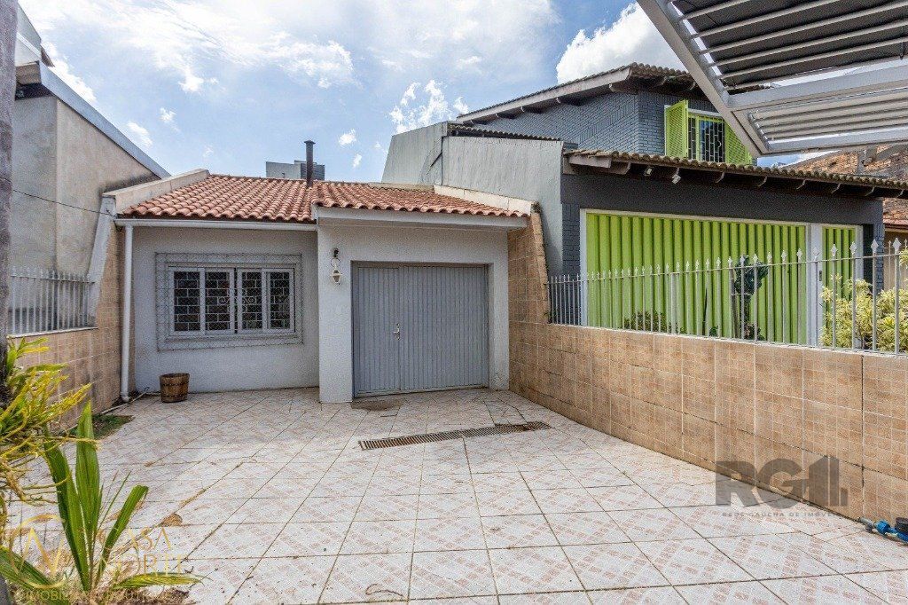 Casa à venda com 2 quartos, 96m², 2 vagas, Avenida Mariland no bairro São João em Porto Alegre