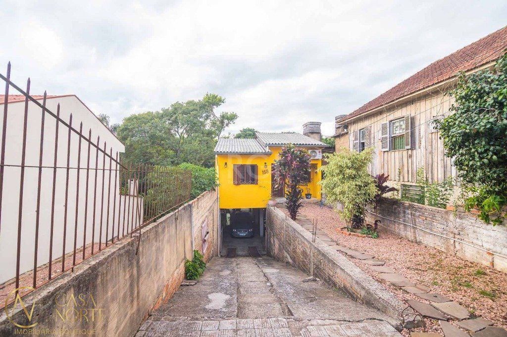 Casa à venda com 2 quartos, 10m², 2 vagas, Rua da Fonte no bairro Bom Jesus em Porto Alegre