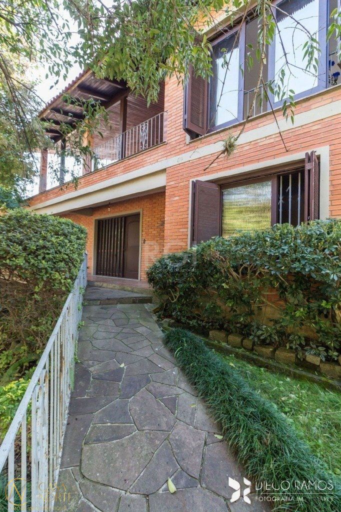 Casa à venda com 4 quartos, 347m², 2 suítes, 5 vagas, Rua Fonseca Guimaraes no bairro Medianeira em Porto Alegre
