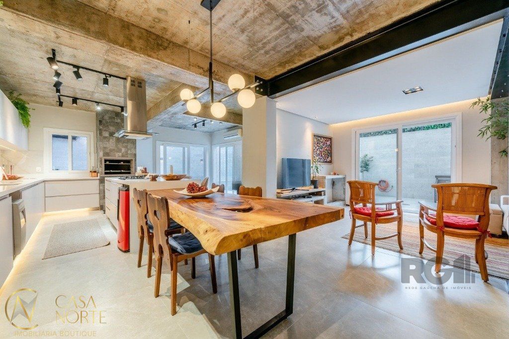 Apartamento à venda com 3 quartos, 369m², 1 suíte, 4 vagas, Rua Carlos Trein Filho no bairro Auxiliadora em Porto Alegre