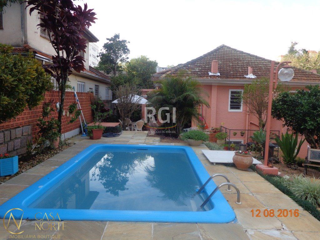 Casa à venda com 6 quartos, 240m², 4 vagas, Avenida Arnaldo Bohrer no bairro Teresópolis em Porto Alegre