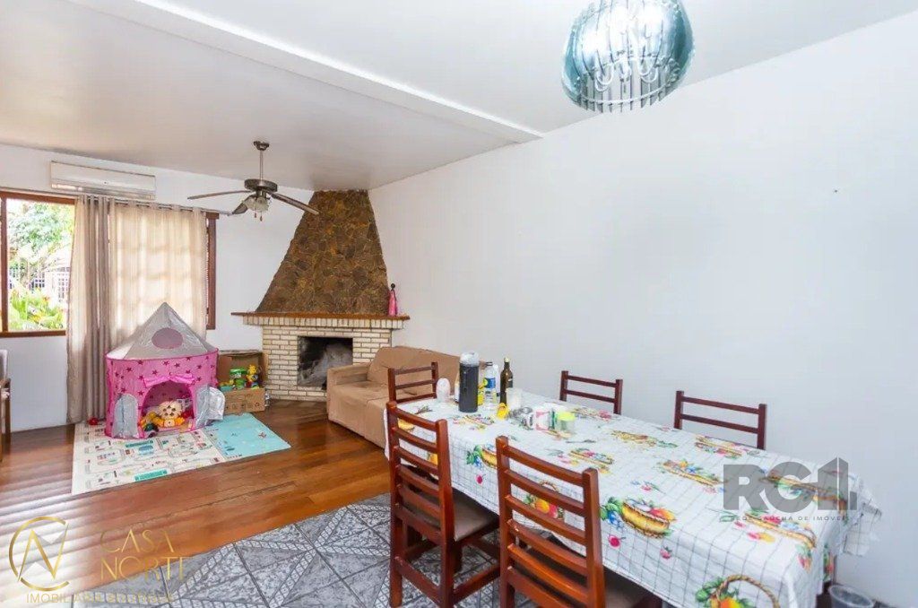 Casa à venda com 3 quartos, 160m², 1 suíte, 4 vagas, Rua Fernando Cortez no bairro Cristo Redentor em Porto Alegre