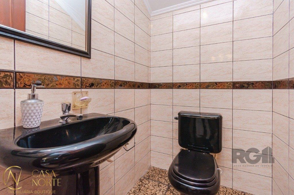 Casa à venda com 4 quartos, 295m², 2 suítes, 2 vagas, Rua Ernesto Zamprogna no bairro Morro Santana em Porto Alegre