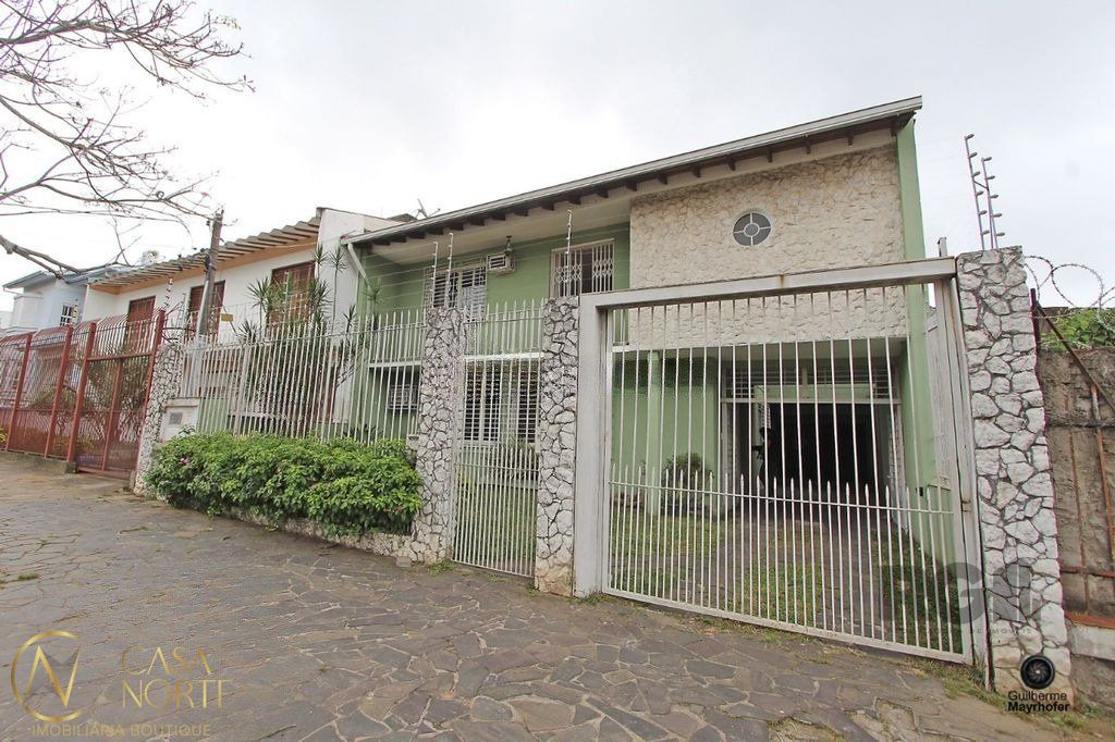 Casa à venda com 5 quartos, 790m², 5 suítes, 4 vagas, Rua Guilherme Alves no bairro Partenon em Porto Alegre
