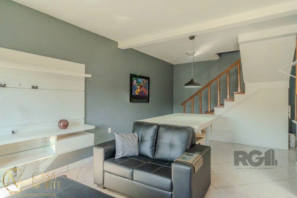 Casa à venda com 3 quartos, 118m², 1 suíte, 2 vagas, Rua Mathilde Zatar no bairro Nonoai em Porto Alegre