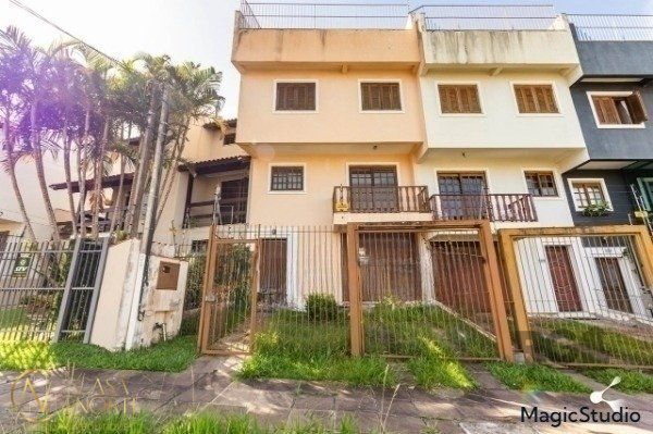 Casa à venda com 3 quartos, 203m², 1 suíte, 3 vagas, Rua Doutor Pitrez no bairro Ipanema em Porto Alegre