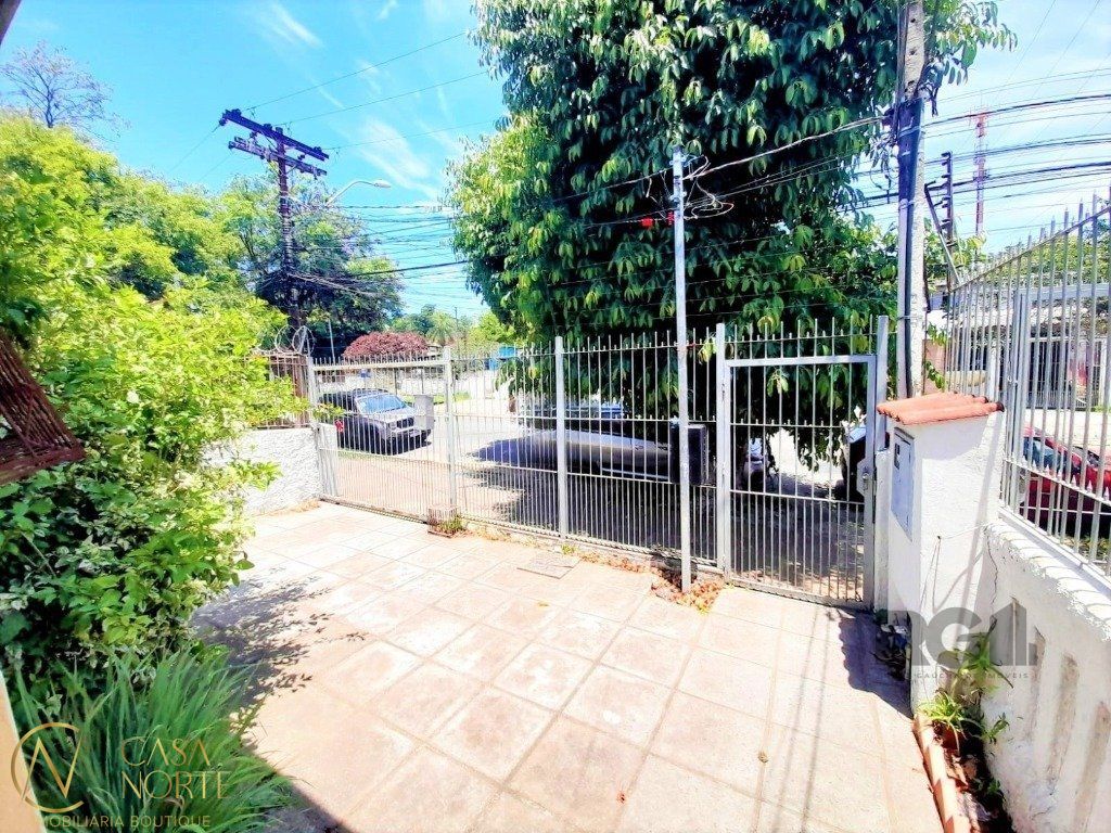Casa à venda com 3 quartos, 117m², 2 vagas, Avenida Niteroi no bairro Medianeira em Porto Alegre