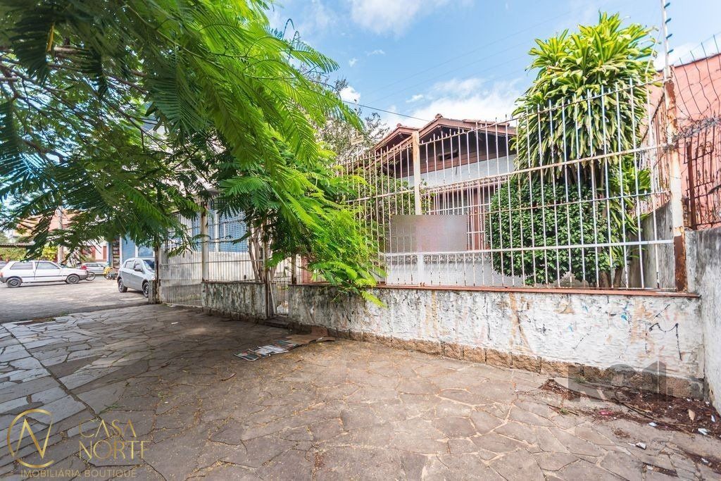 Casa à venda com 4 quartos, 169m², 3 vagas, Avenida Niterói no bairro Medianeira em Porto Alegre