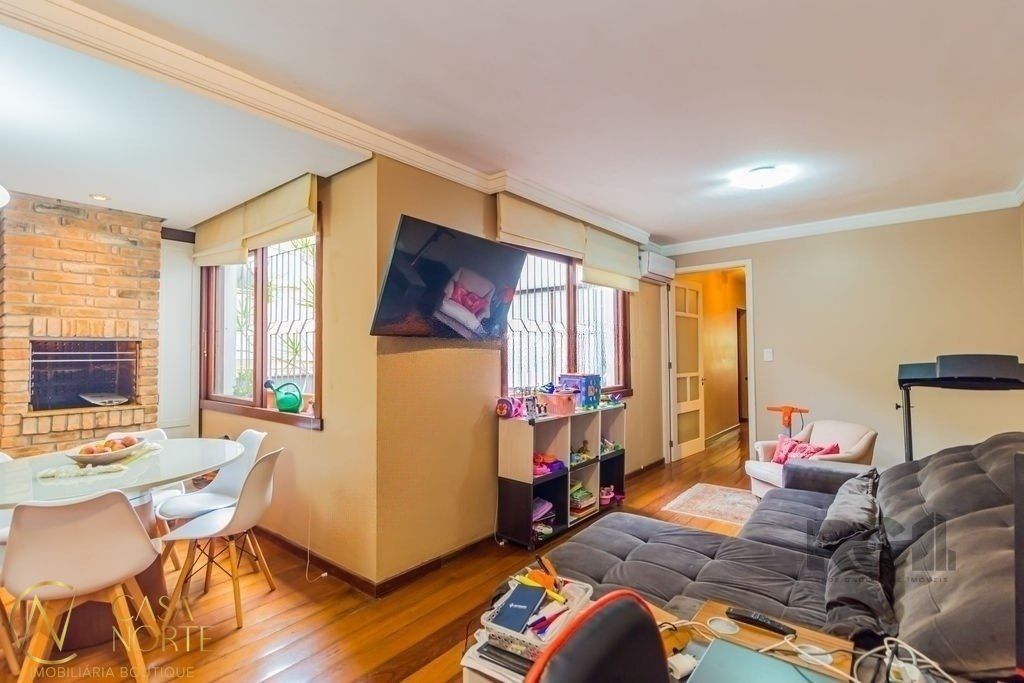 Apartamento à venda com 3 quartos, 110m², 1 suíte, 2 vagas, Rua Amelia Teles no bairro Petrópolis em Porto Alegre