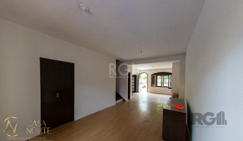 Casa à venda com 4 quartos, 450m², 3 suítes, 5 vagas, Rua Marcio Dias no bairro Nonoai em Porto Alegre