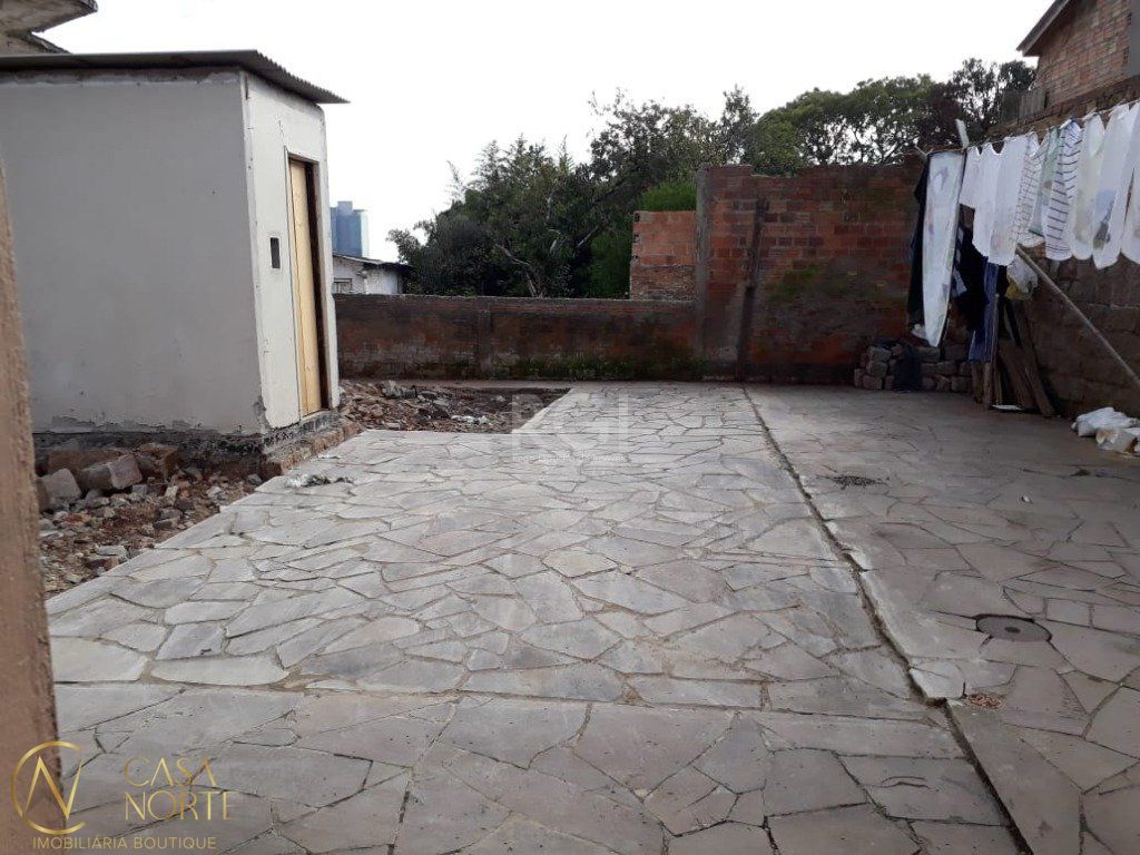Casa à venda com 2 quartos, 90m², 2 vagas, Rua Upamaroti no bairro Cristal em Porto Alegre