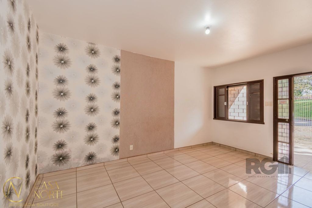 Casa à venda com 2 quartos, 159m², 3 vagas, Rua Cacilda Yaconis Becker no bairro Rubem Berta em Porto Alegre