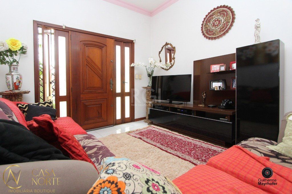 Casa à venda com 3 quartos, 165m², 1 suíte, 2 vagas, Rua Marciano Ribeiro no bairro Medianeira em Porto Alegre
