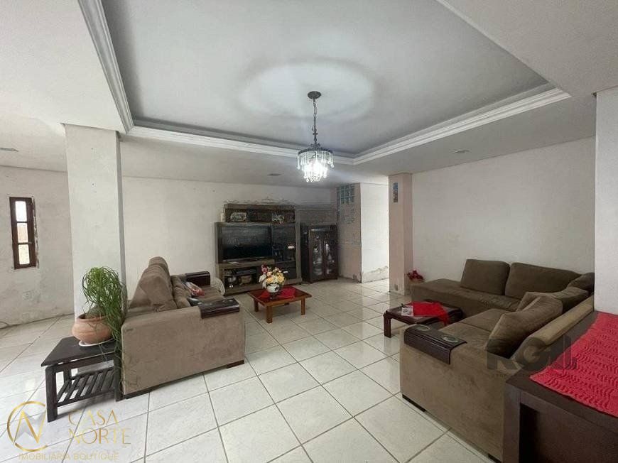 Casa à venda com 4 quartos, 130m², 1 suíte, 2 vagas, Estrada Campo Novo no bairro Ipanema em Porto Alegre
