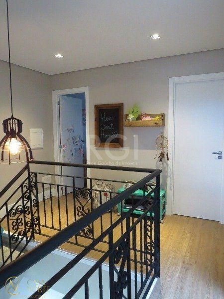 Casa à venda com 3 quartos, 166m², 1 suíte, 3 vagas, Rua Professor Luiz Antônio Lopes no bairro Morro Santana em Porto Alegre