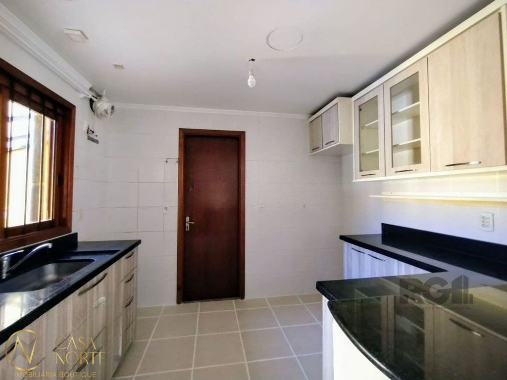 Casa à venda com 3 quartos, 193m², 1 suíte, 2 vagas, Rua Rincão no bairro Ipanema em Porto Alegre