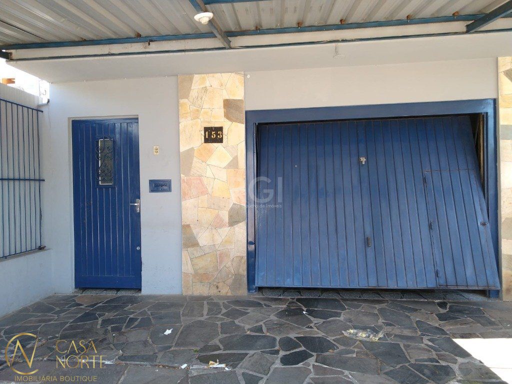 Casa à venda com 5 quartos, 76m², 3 vagas, Rua Caldre e Fiao no bairro Santo Antônio em Porto Alegre