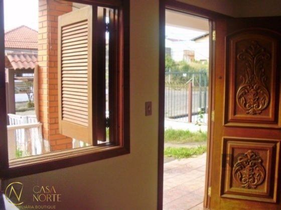 Casa à venda com 5 quartos, 218m², 1 suíte, 3 vagas, Rua Glenio Peres no bairro Vila Nova em Porto Alegre