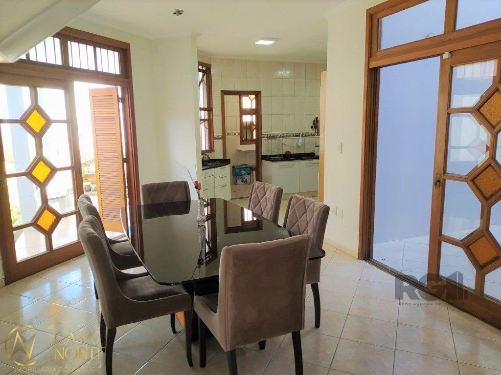 Casa à venda com 3 quartos, 234m², 1 suíte, 6 vagas, Avenida Pereira Pinto no bairro Jardim São Pedro em Porto Alegre