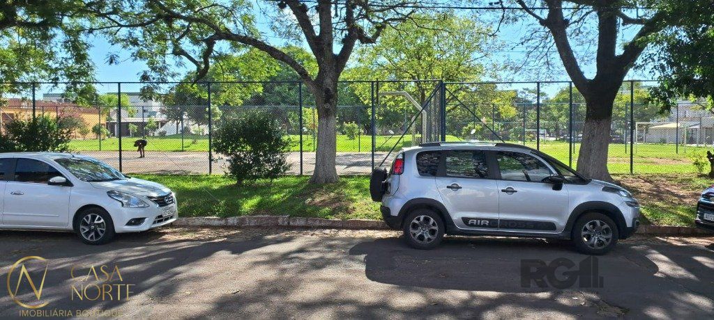 Casa à venda com 4 quartos, 117m², 2 vagas, Rua José Viero no bairro Rubem Berta em Porto Alegre