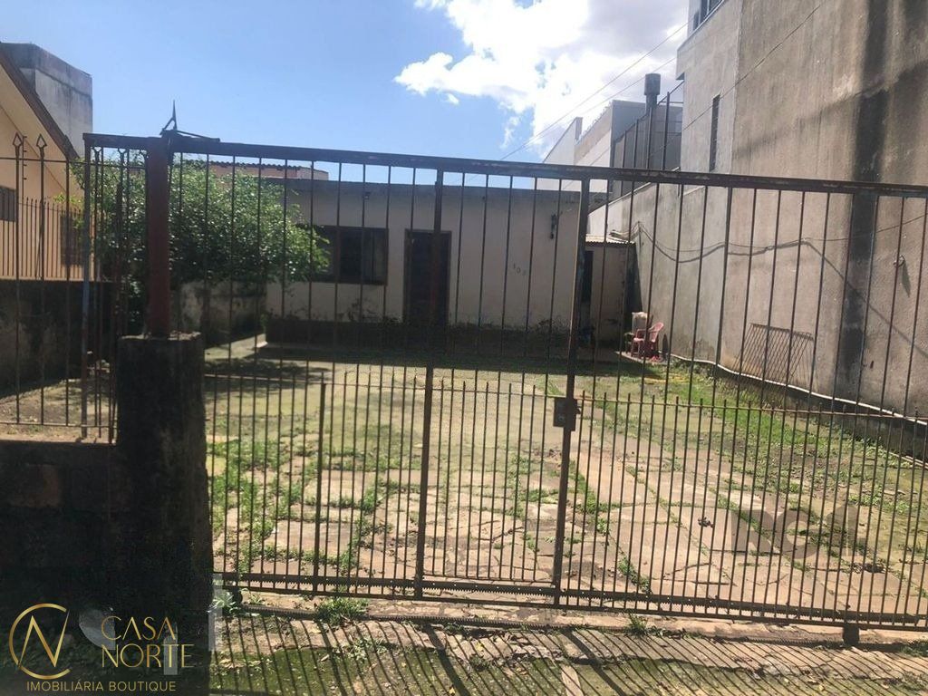 Casa à venda com 4 quartos, 120m², 3 vagas, Avenida João de Saldanha no bairro Santa Maria Goretti em Porto Alegre