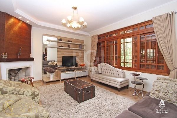 Casa à venda com 3 quartos, 189m², 1 suíte, 2 vagas, Rua Condado no bairro Ipanema em Porto Alegre