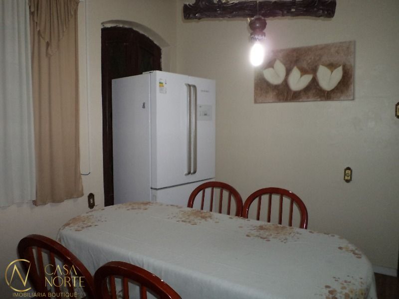 Casa à venda com 3 quartos, 160m², 2 vagas, Avenida Heitor Vieira no bairro Belém Novo em Porto Alegre
